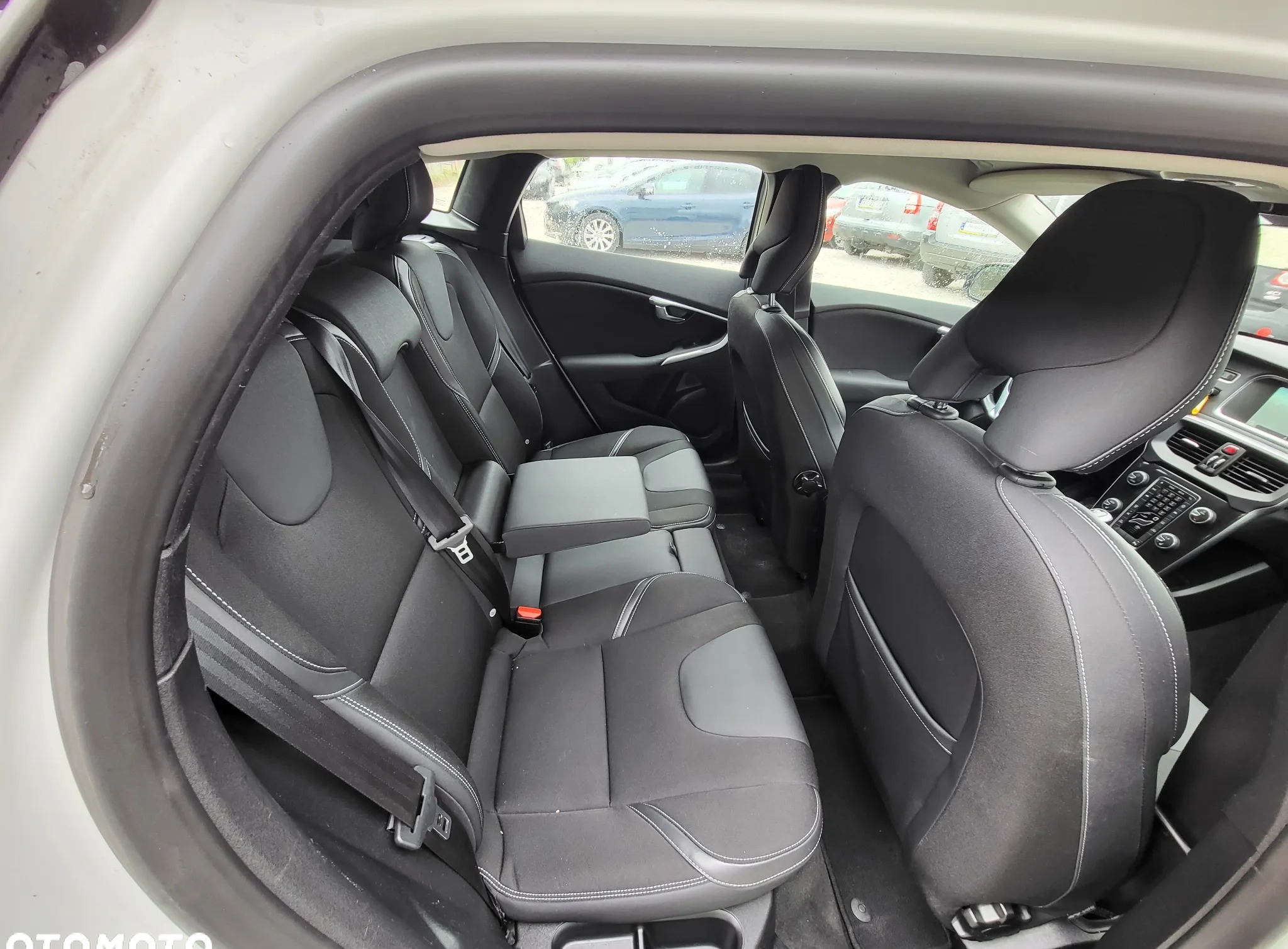 Volvo V40 cena 52400 przebieg: 191200, rok produkcji 2016 z Trzebiatów małe 137